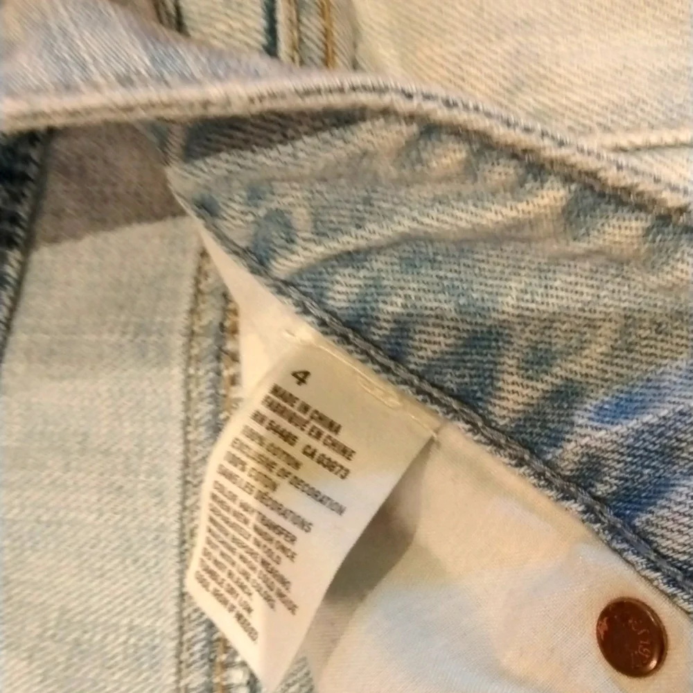 AMERICAN EAGLE-High Rise Distressed Cut Off Exposed Pockets Festival Shorts sz 4 - Picture 4 of 5